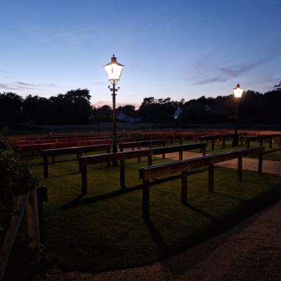 Fietsenstalling Westenschouwen in de avond