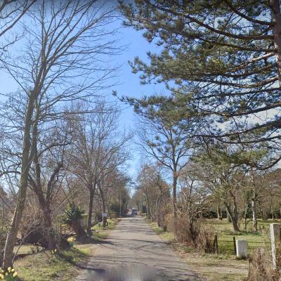 Torenweg met aan beide zijden en woningen